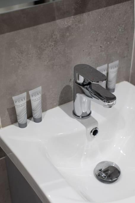 Luxury, Sleeps 6, City Centre Belfast Exteriör bild